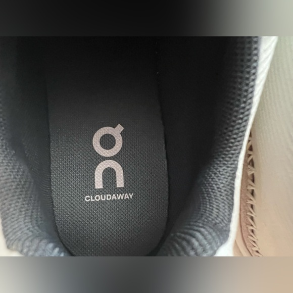 Like new - worn 2x On Cloudaway hiking sneaker, ice/moss, size 8M - Picture 10 of 10